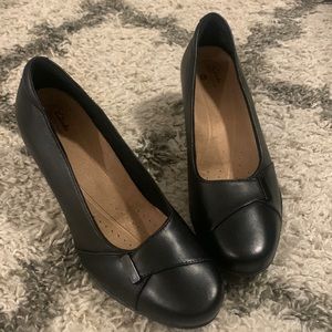Women’s size 8.5 Black Clark dress shoes